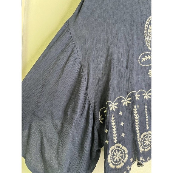 Coco & Jaimeson Small Boho Blouse Shirt VNreck Crochet Embroidered Blue - Picture 8 of 8